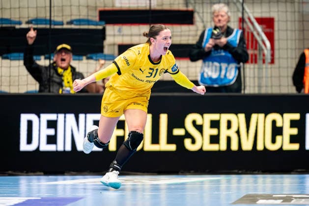 Hamm, 22 03 2026, Handball, Women, EHF Champions League, Play offs, 2025 2026 BVB Borussia Dortmund FTC Rail Cargo Hungaria Kelly Vollebregt BVB, 31 cheers after a goal Hamm Westpress Arena NRW Germany