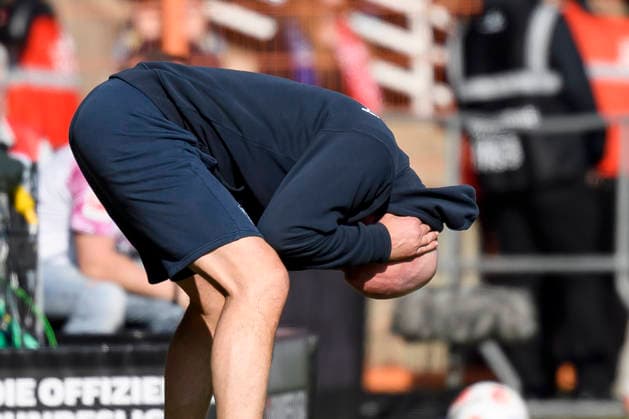Coach Uwe Roesler VfL Bochum looks dejected during the 2 Bundesliga match between VfL Bochum and Holstein Kiel at Vonovia Ruhrstadion on March 22, 2026 in Bochum, Germany, Germany Photo by Max Maiwald DeFodi Images Coach Uwe Roesler VfL Bochum looks dejected during the 2 Bundesliga match between VfL Bochum and Holstein Kiel at Vonovia Ruhrstadion on March 22, 2026 in Bochum, Germany Photo by Max Maiwald DeFodi Images Photo by Max Maiwald DeFodi Images
