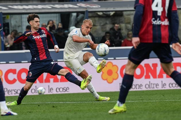 Isaksen Gustav (SS Lazio) shooting on goal during Bologna FC vs SS Lazio, Italian soccer Serie A match in Bologna, Italy, March 22 2026  Copyright: xGianlucaxRicci IPAxSportx xipa-agency.netx xx IPA_73292287 IPA_Agency_IPA73292287