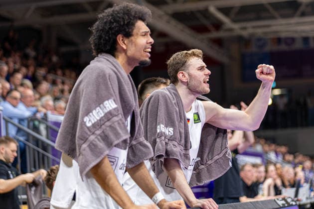 ProA, BG Goettingen vs Artland Dragons, Sparkassen Arena Goettingen 22 03 2026 ProA, Goettingen, Germany 22 03 2026 Dejan Bruce Artland Dragons, 13 and Linus Trettin Artland Dragons, 15 celebrate a successful basket shot of the Artland Dragons, Barmer ProA 2 Basketball Bundesliga, Game of BG Goettingen vs Artland Dragons, Sparkassen Arena Goettingen Copyright: xBEAUTIFULxSPORTS Freudensteinx