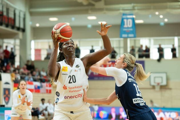Serena Manala Luchse, 20 , Sona Svetlikova Lions, 15 , Syntainics MBC vs TK Hannover Luchse, Women, Basketball, 1 Bundesliga, DBBL, Main Round, 21 Matchday, Season 2025 26, 22 03 2026 Halle SWH Arena Sachsen Anhalt Germany