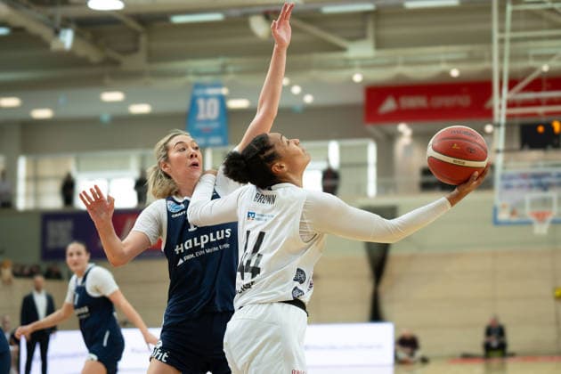 Sona Svetlikova Lions, 15 , Alyssa Brown Luchse, 44 , Syntainics MBC vs TK Hannover Luchse, Women, Basketball, 1 Bundesliga, DBBL, Main Round, 21 Matchday, Season 2025 26, 22 03 2026 Halle SWH Arena Sachsen Anhalt Germany