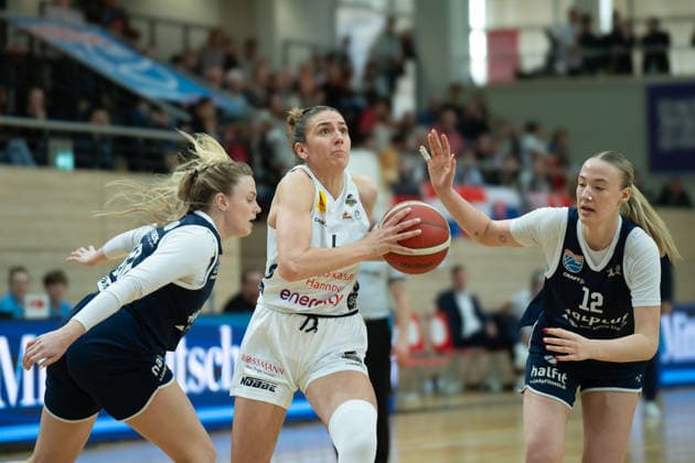 Sydney Erikstrup Lions, 40 , Marie Reichert Luchse, 6 , Anna Alborova Lions, 12 , Syntainics MBC vs TK Hannover Luchse, Women, Basketball, 1 Bundesliga, DBBL, Main Round, 21 Matchday, Season 2025 26, 22 03 2026 Halle SWH Arena Sachsen Anhalt Germany