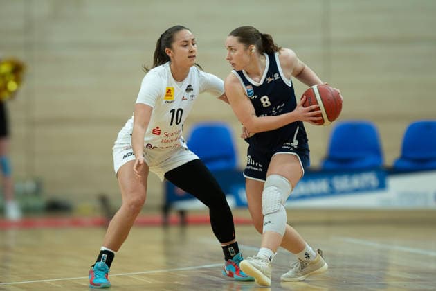 Hannah Simental Luchse, 10 , Anna Suckstorff Lions, 8 , Syntainics MBC vs TK Hannover Luchse, Women, Basketball, 1 Bundesliga, DBBL, Main Round, 21 Matchday, Season 2025 26, 22 03 2026 Halle SWH Arena Sachsen Anhalt Germany