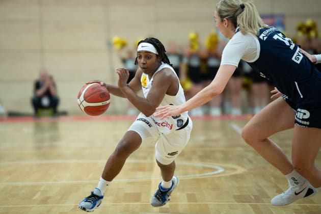 Lashae Dwyer Luchse, 2 , Sona Svetlikova Lions, 15 , Syntainics MBC vs TK Hannover Luchse, Women, Basketball, 1 Bundesliga, DBBL, Main Round, 21 Matchday, Season 2025 26, 22 03 2026 Halle SWH Arena Sachsen Anhalt Germany