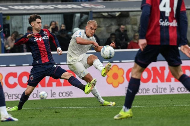 CALCIO - Serie A - Bologna FC vs SS Lazio Isaksen Gustav (SS Lazio) shooting on goal during Bologna FC vs SS Lazio, Italian soccer Serie A match in Bologna, Italy, March 22 2026 Bologna Italy  Copyright: xIPAxSport ABACAx