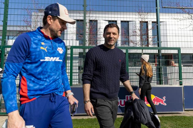 GER, Leipzig, Soccer, Google Pixel Women Bundesliga, 21 Matchday, RB Leipzig vs SC Freiburg in the picture from left Michael Gurski Goalkeeper Coach RB Leipzig talks to Edmond Kapllani Coach SC Freiburg , 22 03 2025, RB Leipzig Training Academy Cottaweg Leipzig DFB REGULATIONS PROHIBIT ANY USE OF PHOTOGRAPHS AS IMAGE SEQUENCES AND OR QUASI VIDEO, Copyright: HMBxMedia PaulxFritz