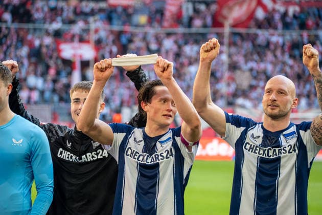 Germany 2 Bundesliga 2025 26 Fortuna Düsseldorf vs Hertha BSC, Matchday 27 22 03 2026 MERKUR SPIEL ARENA Düsseldorf after the win and Toni Leistner Hertha BSC,37 Fabian Reese Hertha BSC,11 Copyright: xOrhanxHabashx