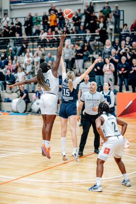 BB 1BL Women Syntainics MBC Lions TK Hannover Luchse jump ball Serena Manala TK Hannover Luchse , Sona Svetlikova GISA Lions MBC during the 2025 2026 season in the DBBL Toyota Bundesliga Syntainics MBC Lions and TK Hannover Luchse at the SWH Arena on March 22, 2026 in Halle Saale, Sachsen Anhalt, Germany