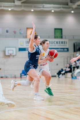 BB 1BL Women Syntainics MBC Lions TK Hannover Luchse Lovisa Hjern TK Hannover Luchse , Anna Suckstorff GISA Lions MBC during the 2025 2026 season in the DBBL Toyota Bundesliga Syntainics MBC Lions and TK Hannover Luchse at the SWH Arena on March 22, 2026 in Halle Saale, Saxony Anhalt, Germany