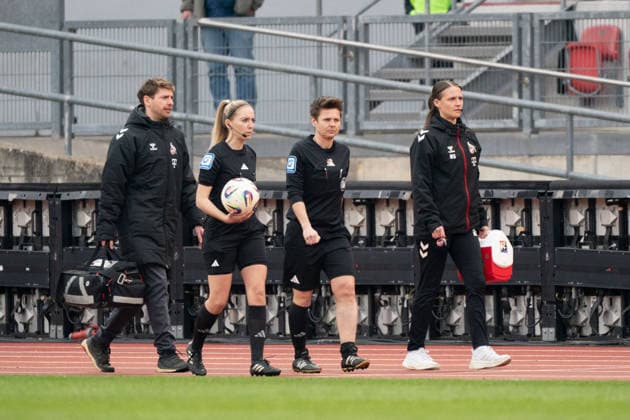 NUREMBERG, GERMANY - MARCH 22: Referee get injury during the Google Pixel Frauen-Bundesliga between 1. FC Nürnberg and 1. FC Köln at Max-Morlock-Stadion on March 22, 2026 in Nuremberg, Germany. (Photo by Qianru Zhang Press Photo) Copyright: xQianruxZhang SPPx Sportspressphoto_SPR116425