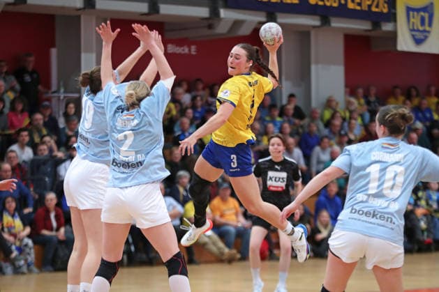 Handball, 2 Alsco HBF HC Leipzig Bayer 04 Leverkusen 22 03 2026 Lara Seidel 3, HC Leipzig rises to the throw 2 Alsco Handball Bundesliga Women, HBF, Season 2025 2026, 21 Matchday HC Leipzig vs TSV Bayer 04 Leverkusen on 22 03 2026 at Sporthalle Brüderstraße Leipzig Copyright: xBEAUTIFULxSPORTS JanxKaeferx