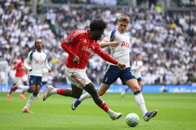 Tottenham Hotspur v Nottingham Forest - Premier League Ola Aina of Nottingham Forest crosses the ball during the Premier League match between Tottenham Hotspur and Nottingham Forest at the Tottenham Hotspur Stadium in London on March 22, 2026. London Greater London United Kingdom  Copyright: xMIxNewsx originalFilename:fletcher-tottenha260322_nph9q.jpg