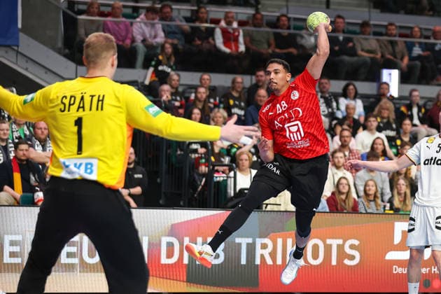 22 03 2026, Handball, International match men, Germany Egypt, ÖVB Arena Bremen Mohab Saied Egypt 48 throws on goal from David Späth Germany 01 xKamilxWilkowskixPressPhotoKochx Bremen Germany
