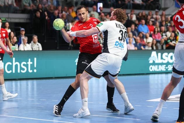 22 03 2026, Handball, International match men, Germany Egypt, ÖVB Arena Bremen Nabil Sherif Egypt 02 in duel with Tom Kiesler Germany 30 xKamilxWilkowskixPressefotoKochx Bremen Germany