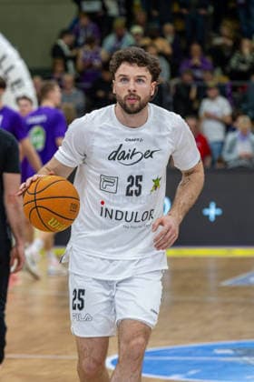 ProA, BG Goettingen vs Artland Dragons, Sparkassen Arena Goettingen 22 03 2026 ProA, Goettingen, Germany 22 03 2026 Ben Burnham Artland Dragons, 25 on the ball, Barmer ProA 2 Basketball Bundesliga, Game of BG Goettingen vs Artland Dragons, Sparkassen Arena Goettingen Copyright: xBEAUTIFULxSPORTS Freudensteinx