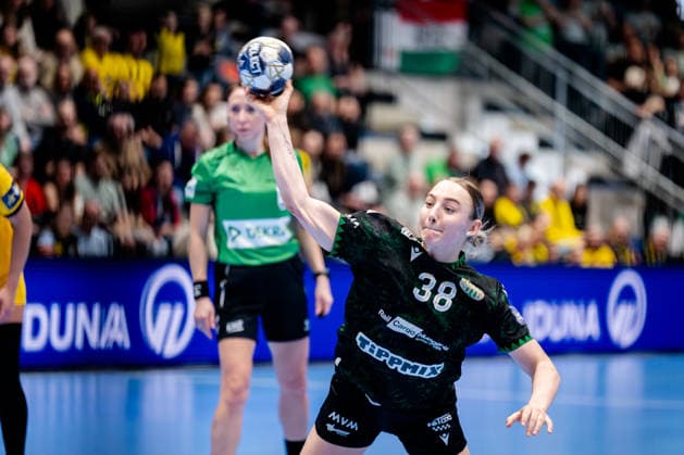 Hamm, 22 03 2026, Handball, Women, EHF Champions League, Play offs, 2025 2026 BVB Borussia Dortmund FTC Rail Cargo Hungaria Petra Ann Simon FTC Rail Cargo Hungaria, 38 at 7 meters Hamm Westpress Arena NRW Germany