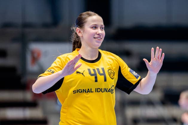 Hamm, 22 03 2026, Handball, Women, EHF Champions League, Play offs, 2025 2026 BVB Borussia Dortmund FTC Rail Cargo Hungaria Lara Egeling BVB, 44 cheers after a goal Hamm Westpress Arena NRW Germany