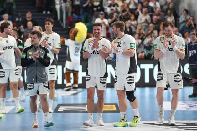 22 03 2026, xgox, handball, european championship qualification, Germany Egypt emspor v l Germany by Renars Uscins Germany, 23 , Franz Semper Germany, 32 , Tom Kiesler Germany, 30 Celebrating the victory, cheering after the end of the game Bremen
