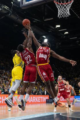 GER, Basketball, easy Credit BBL, EWE Baskets Oldenburg vs Fitness First Würzburg Baskets 22 03 2026, EWE Arena, Oldenburg, GER, easy Credit BBL, EWE Baskets Oldenburg vs Fitness First Würzburg Baskets, pictured Charles THOMPSON FIT One WuÌˆrzburg Baskets 32 Johnathan STOVE FIT One WuÌˆrzburg Baskets 22 Chris CLEMONS EWE Baskets Oldenburg 3 nordphotoxgmbhx xRojahn nph00310