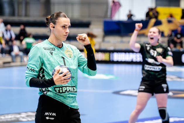 Hamm, 22 03 2026, Handball, Women, EHF Champions League, Play offs, 2025 2026 BVB Borussia Dortmund FTC Rail Cargo Hungaria Laura Glauser FTC Rail Cargo Hungaria, 1 cheers after a parade Hamm Westpress Arena NRW Germany