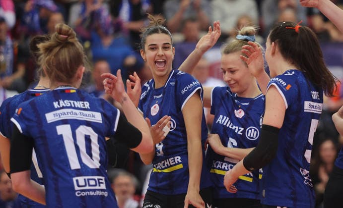 Stuttgart , Bundesliga Volleyball Quarterfinals Game 1 , Allianz MTV Stuttgart vs Schwarz Weiß Erfurt , from left Anna Koulberg Antonia Stautz Stgt