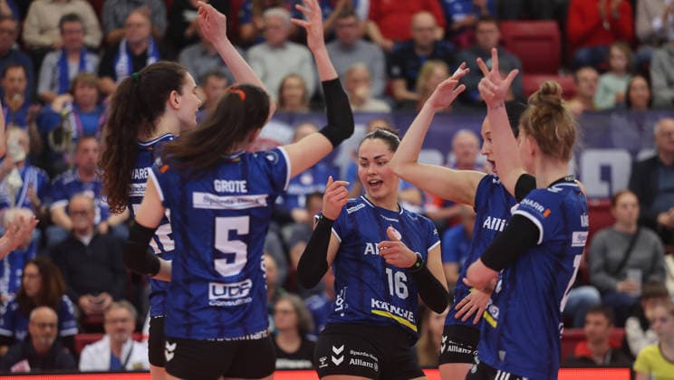 Stuttgart , Bundesliga Volleyball Quarterfinals Game 1 , Allianz MTV Stuttgart vs Schwarz Weiß Erfurt , Cheers Stuttgart , center Mikala Mogensen