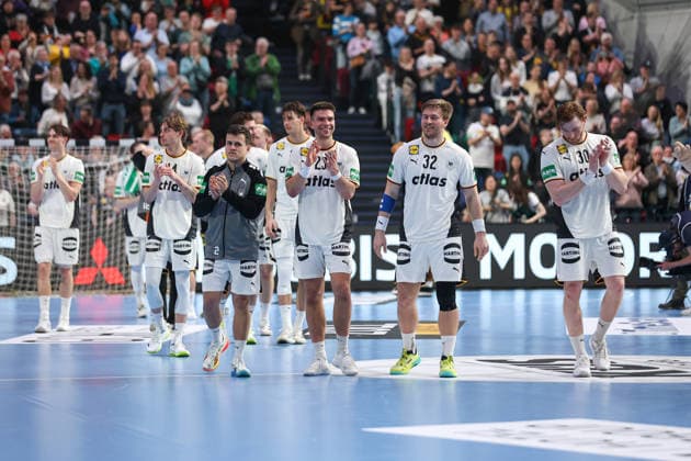 22 03 2026, Handball, International match men, Germany Egypt, ÖVB Arena Bremen DHB team claps to the fans after the final whistle xKamilxWilkowskixPress photoKochx Bremen Germany