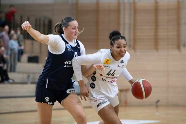Toyota DBBL 2025 2026 Syntainics MBC vs TK Hannover Luchse Halle Saale, Germany 22 March 2026 Pictured from left Alexia Allesch Halle and Alyssa Brown Hannover Halle Saale swh Arena Sachsen Anhalt Germany