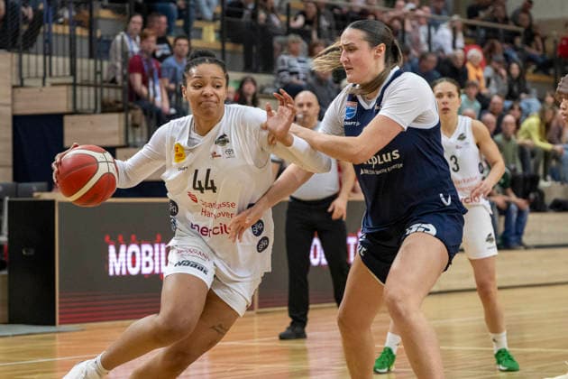 Toyota DBBL 2025 2026 Syntainics MBC vs TK Hannover Luchse Halle Saale, Germany 22 March 2026 In the picture from left Alyssa Brown Hannover and Alexia Allesch Halle Halle Saale swh Arena Sachsen Anhalt Germany