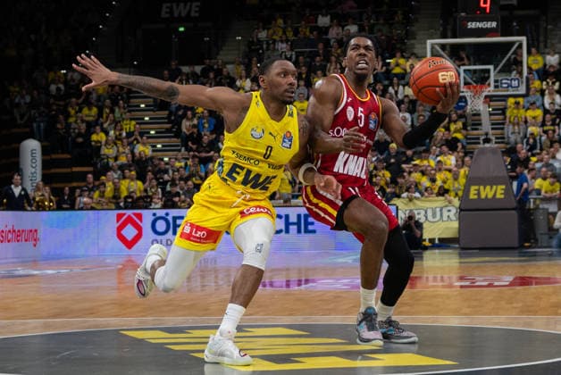 GER, Basketball, easy Credit BBL, EWE Baskets Oldenburg vs Fitness First Würzburg Baskets 22 03 2026, EWE Arena, Oldenburg, GER, easy Credit BBL, EWE Baskets Oldenburg vs Fitness First Würzburg Baskets, pictured Kyle LOFTON EWE Baskets Oldenburg 0 Marcus CARR FIT One WuÌˆrzburg Baskets 5 nordphotoxgmbhx xRojahn nph00310