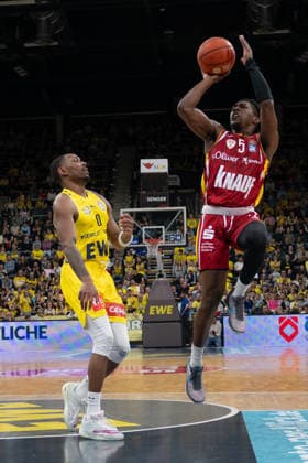 GER, Basketball, easy Credit BBL, EWE Baskets Oldenburg vs Fitness First Würzburg Baskets 22 03 2026, EWE Arena, Oldenburg, GER, easy Credit BBL, EWE Baskets Oldenburg vs Fitness First Würzburg Baskets, pictured Kyle LOFTON EWE Baskets Oldenburg 0 Marcus CARR FIT One WuÌˆrzburg Baskets 5 nordphotoxgmbhx xRojahn nph00310