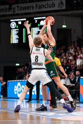Marco Hollersbacher Gladiators Trier, 09 , Jared Grey Veolia Towers Hamburg, 08 , GER, Veolia Towers Hamburg vs VET CONCEPT Gladiators Trier, Basketball, Bundesliga, Matchday 15, Season 2025 2026, 22 03 2026 GER, Veolia Towers Hamburg vs VET CONCEPT Gladiators Trier, Basketball, Bundesliga, Matchday 15, Season 2025 2026, 22 03 2026 Hamburg Copyright: xEibner-Pressefoto MaxxVincenx EP_MVN