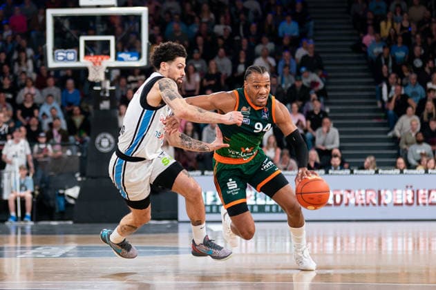 George King Gladiators Trier, 94 dribbling against Devon Daniels Veolia Towers Hamburg, 21 , GER, Veolia Towers Hamburg vs VET CONCEPT Gladiators Trier, Basketball, Bundesliga, Matchday 15, Season 2025 2026, 22 03 2026 GER, Veolia Towers Hamburg vs VET CONCEPT Gladiators Trier, Basketball, Bundesliga, Matchday 15, Season 2025 2026, 22 03 2026 Hamburg Copyright: xEibner-Pressefoto MaxxVincenx EP_MVN