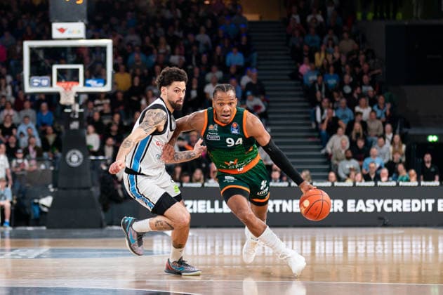 George King Gladiators Trier, 94 dribbling against Devon Daniels Veolia Towers Hamburg, 21 , GER, Veolia Towers Hamburg vs VET CONCEPT Gladiators Trier, Basketball, Bundesliga, Matchday 15, Season 2025 2026, 22 03 2026 GER, Veolia Towers Hamburg vs VET CONCEPT Gladiators Trier, Basketball, Bundesliga, Matchday 15, Season 2025 2026, 22 03 2026 Hamburg Copyright: xEibner-Pressefoto MaxxVincenx EP_MVN
