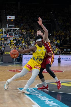 GER, Basketball, easy Credit BBL, EWE Baskets Oldenburg vs Fitness First Würzburg Baskets 22 03 2026, EWE Arena, Oldenburg, GER, easy Credit BBL, EWE Baskets Oldenburg vs Fitness First Würzburg Baskets, pictured Brain FOBBS EWE Baskets Oldenburg 4 Alen PJANIC FIT One WuÌˆrzburg Baskets 35 nordphotoxgmbhx xRojahn nph00310