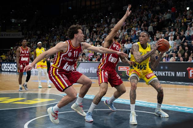 GER, Basketball, easy Credit BBL, EWE Baskets Oldenburg vs Fitness First Würzburg Baskets 22 03 2026, EWE Arena, Oldenburg, GER, easy Credit BBL, EWE Baskets Oldenburg vs Fitness First Würzburg Baskets, pictured Michale KYSER EWE Baskets Oldenburg 12 Brae IVEY FIT One WuÌˆrzburg Baskets 11 David MUENKAT FIT One WuÌˆrzburg Baskets 55 nordphotoxgmbhx xRojahn nph00310