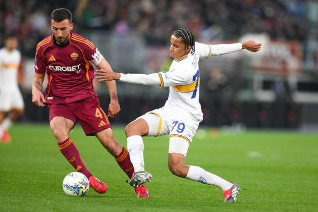 22nd March 2026, Stadio Olimpico, Rome, Italy; Serie A Football; Roma versus Lecce; Bryan Cristante of AS Roma under pressure from Oumar Ngom of US Lecce  AllShotLive Content restricted for UK based newspaper