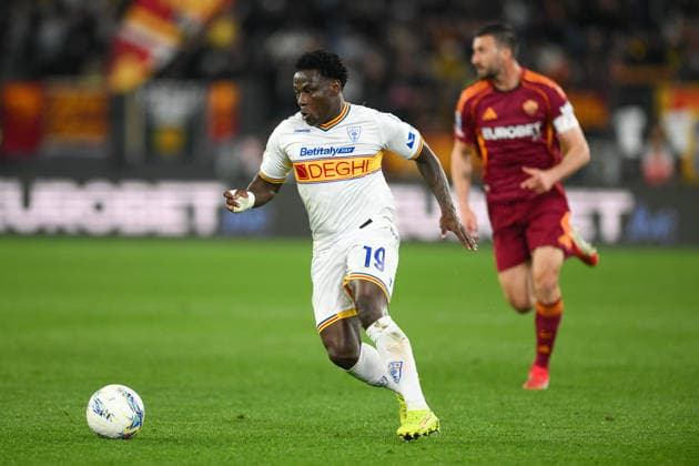 22nd March 2026, Stadio Olimpico, Rome, Italy; Serie A Football; Roma versus Lecce; Lameck Banda of US Lecce runs with the ball  AllShotLive Content restricted for UK based newspaper