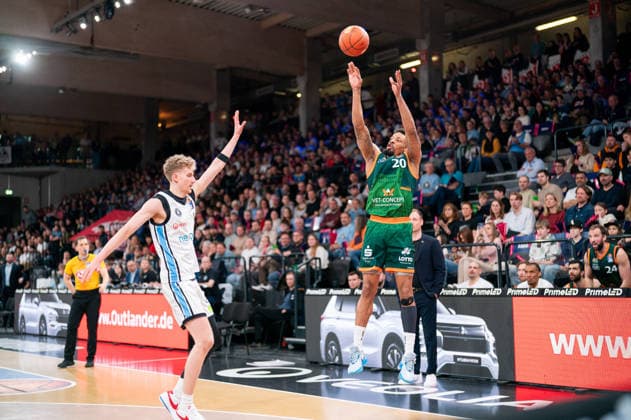 Urald King Gladiators Trier, 20 on throw, Zsombor Maronka Veolia Towers Hamburg, 05 , GER, Veolia Towers Hamburg vs VET CONCEPT Gladiators Trier, Basketball, Bundesliga, Matchday 15, Season 2025 2026, 22 03 2026 GER, Veolia Towers Hamburg vs VET CONCEPT Gladiators Trier, Basketball, Bundesliga, Matchday 15, Season 2025 2026, 22 03 2026 Hamburg Copyright: xEibner-Pressefoto MaxxVincenx EP_MVN