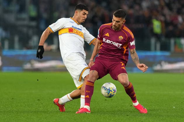 Danilo Veiga of US Lecce and Lorenzo Pellegrini of AS Roma during the Serie A 2025 2026 football match between AS Roma and US Lecce at Stadio Olimpico in Rome (Italy), March 22, 2026. AntoniettaxBaldassarre