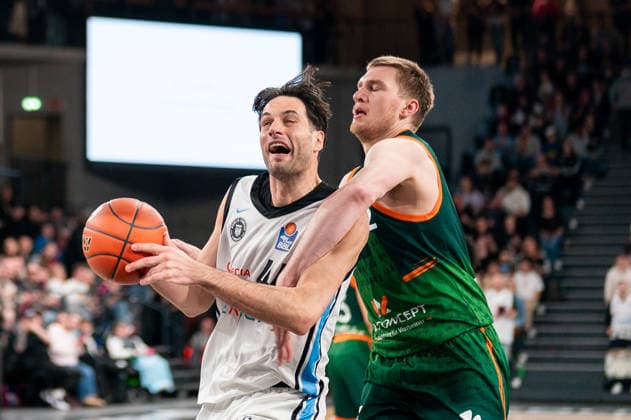 Unsportsmanlike foul by Marten Linssen Gladiators Trier, 12 on Benedikt Turudic Veolia Towers Hamburg, 44 , GER, Veolia Towers Hamburg vs VET CONCEPT Gladiators Trier, Basketball, Bundesliga, Matchday 15, Season 2025 2026, 22 03 2026 GER, Veolia Towers Hamburg vs VET CONCEPT Gladiators Trier, Basketball, Bundesliga, Matchday 15, Season 2025 2026, 22 03 2026 Hamburg Copyright: xEibner-Pressefoto MaxxVincenx EP_MVN