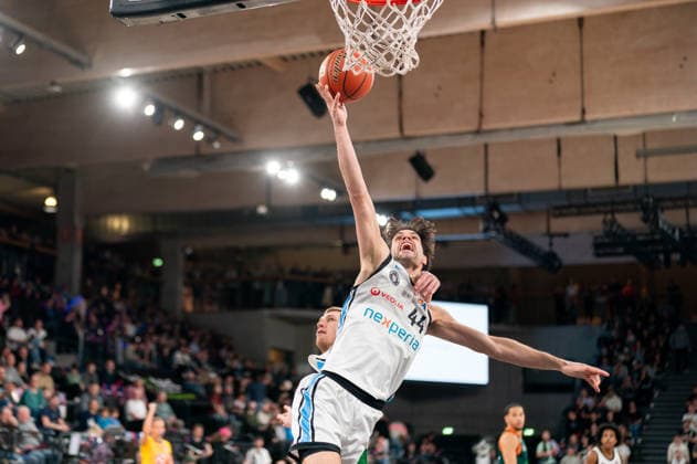 Unsportsmanlike foul by Marten Linssen Gladiators Trier, 12 on Benedikt Turudic Veolia Towers Hamburg, 44 , GER, Veolia Towers Hamburg vs VET CONCEPT Gladiators Trier, Basketball, Bundesliga, Matchday 15, Season 2025 2026, 22 03 2026 GER, Veolia Towers Hamburg vs VET CONCEPT Gladiators Trier, Basketball, Bundesliga, Matchday 15, Season 2025 2026, 22 03 2026 Hamburg Copyright: xEibner-Pressefoto MaxxVincenx EP_MVN