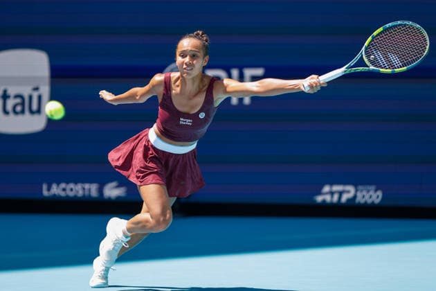 MIAMI GARDENS, FL - MARCH 22: Leylah Fernandez (CAN) in action during her women™s third round singles match against Jessica Pegula (USA) at the Miami Open on March 22, 2026, at Hard Rock Stadium in Miami Gardens, Florida,(Photo by Chris Arjoon Icon Sportswire) TENNIS: MAR 22 Miami Open EDITORIAL USE ONLY Icon2603220010008