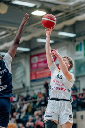 BB 1BL Women Syntainics MBC Lions TK Hannover Luchse Leonie Kambach TK Hannover Luchse during the 2025 2026 season in the DBBL Toyota Bundesliga Syntainics MBC Lions and TK Hannover Luchse at the SWH Arena on March 22, 2026 in Halle Saale, Sachsen Anhalt, Germany