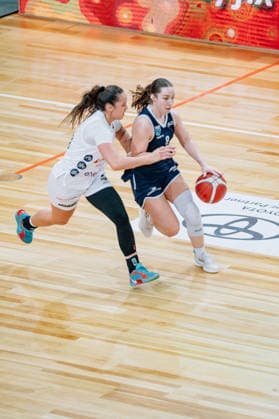 BB 1BL Women Syntainics MBC Lions TK Hannover Luchse Anna Suckstorff GISA Lions MBC , Hannah Jean Simental TK Hannover Luchse during the 2025 2026 season in the DBBL Toyota Bundesliga Syntainics MBC Lions and TK Hannover Luchse at the SWH Arena on March 22, 2026 in Halle Saale, Sachsen Anhalt, Germany