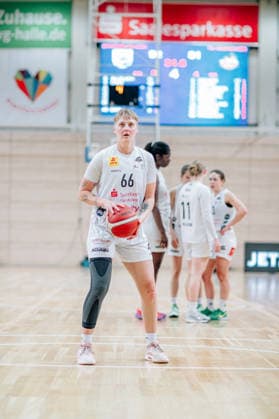 BB 1BL Women Syntainics MBC Lions TK Hannover Luchse Leonie Kambach TK Hannover Luchse during the 2025 2026 season in the DBBL Toyota Bundesliga Syntainics MBC Lions and TK Hannover Luchse at the SWH Arena on March 22, 2026 in Halle Saale, Sachsen Anhalt, Germany