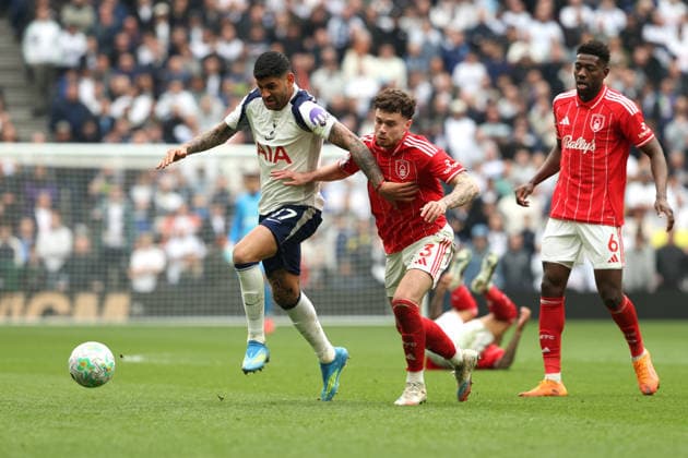 Tottenham Hotspur gegen Nottingham Forest 22. März 2026 London Premier League Fußball Tottenham Hotspur gegen Nottingham Forest Cristian Romero von Tottenham Hotspur und Neco Williams von Nottingham Forest Foto  Copyright: xMarkxLeechxOffside