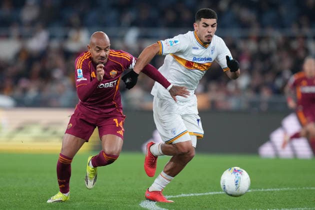 Roma™s Donyell Malen Lecce™s Danilo Veiga during the Serie A EniLive soccer match between Roma and Lecce at the Rome s Olympic stadium, Italy - Sunday March 22, 2026 - Soccer ( Photo by Alfredo Falcone LaPresse )  Copyright: xAlfredoxFalcone LaPressex
