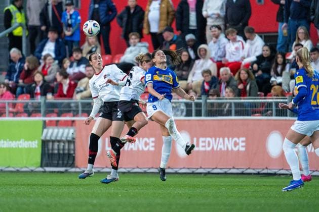 Selina Ostermeier Bayer 04 Leverkusen, 01 , Sofia Zdebel Bayer 04 Leverkusen, 16 in header duel Bayer 04 Leverkusen vs FC Carl Zeiss Jena, Football, Google Pixel Womens Bundesliga, Matchday 21, Season 2025 26, 22 03 2026, Bayer 04 Leverkusen vs FC Carl Zeiss Jena, Football, Google Pixel Womens Bundesliga, Matchday 21, Season 2025 26, 22 03 2026 Leverkusen Copyright: xEibner-Pressefoto LukasxBaldygax EP_LBA